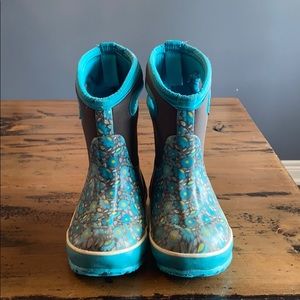 Bogs. Girls size 7 toddler.